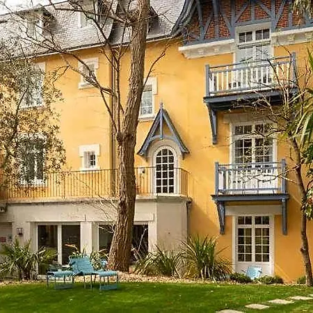 Le Saint Christophe מלון 4*
